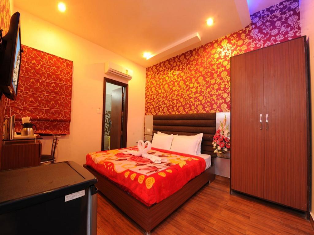 Hotel Pearl Inn & Suites Amritsar Exterior photo