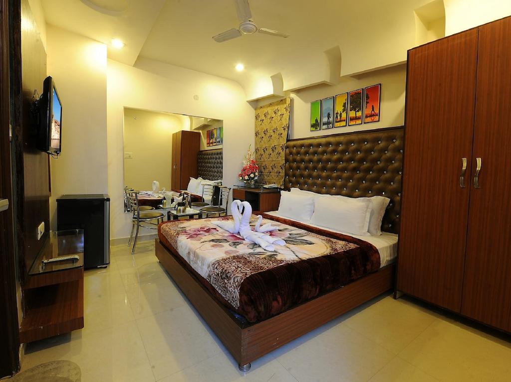 Hotel Pearl Inn & Suites Amritsar Exterior photo